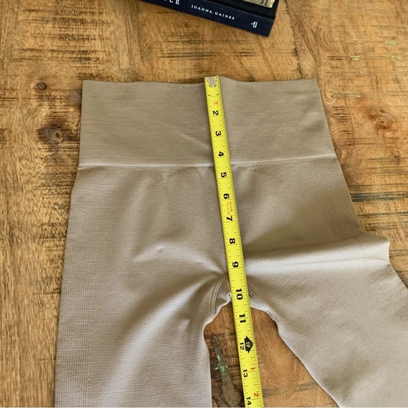 Set Active Sculptflex Leggings in Sand Size Small - Picture 9 of 13